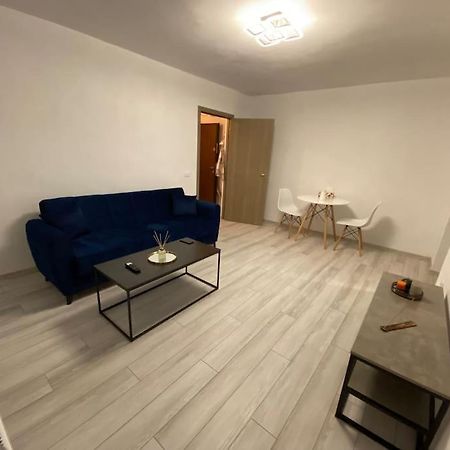 Black& White Apartment Brassó Kültér fotó